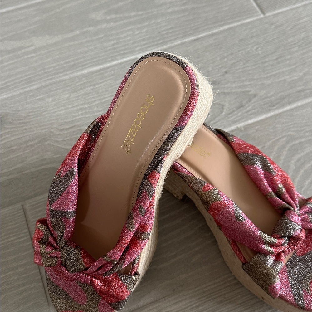 🍁Shoedazzle Pink and Green Platform Sandals - Picture 2 of 6